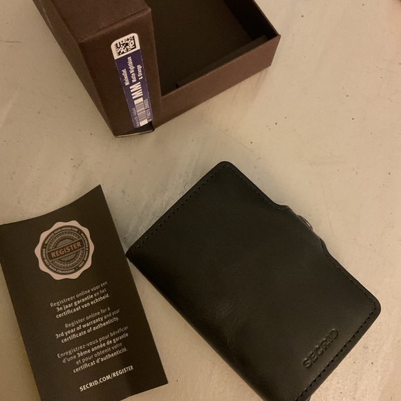 Secrid Matte Black Leather Card Holder - Picture 3 of 8